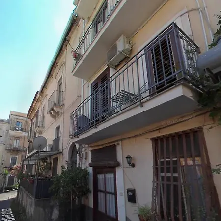 Modern And Historic Openspace In The Center * Κατάνια