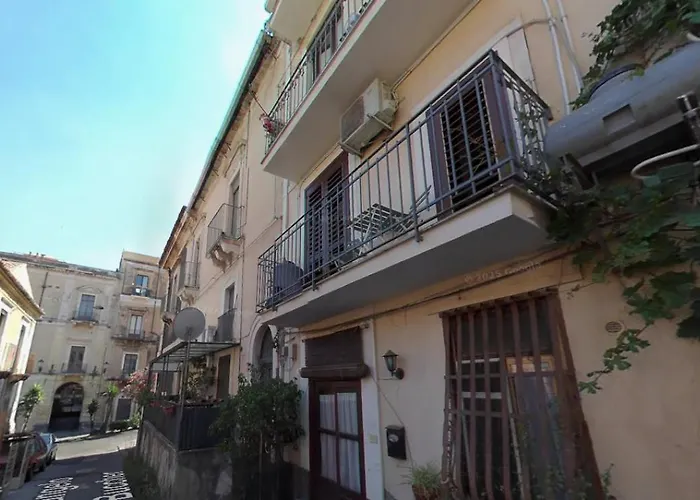 Modern And Historic Openspace In The Center * Κατάνια