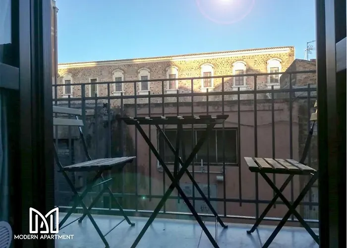 Modern And Historic Openspace In The Center * 카타니아